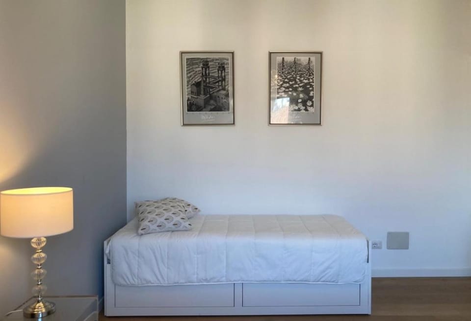 Spazioso bilocale Metro M4 SkyNest Milano Apartment in Milan