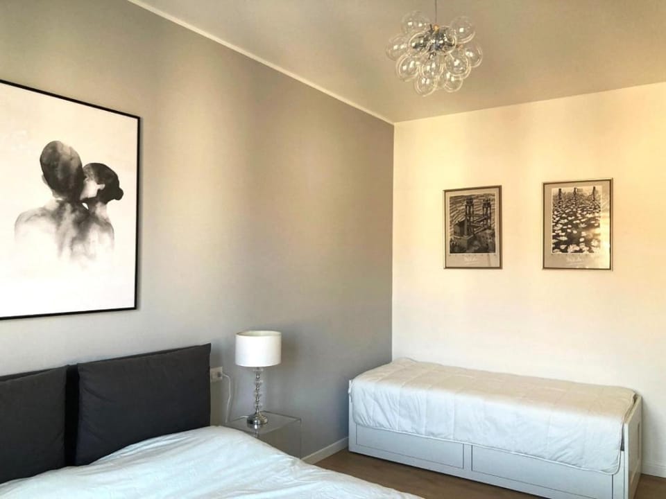 Spazioso bilocale Metro M4 SkyNest Milano Apartment in Milan