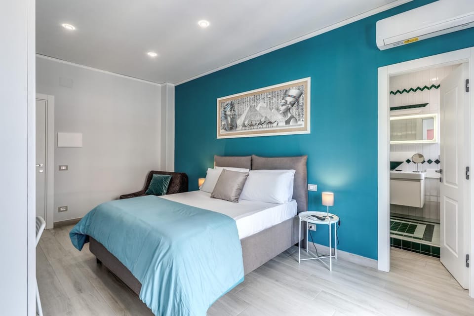 Bed, towels