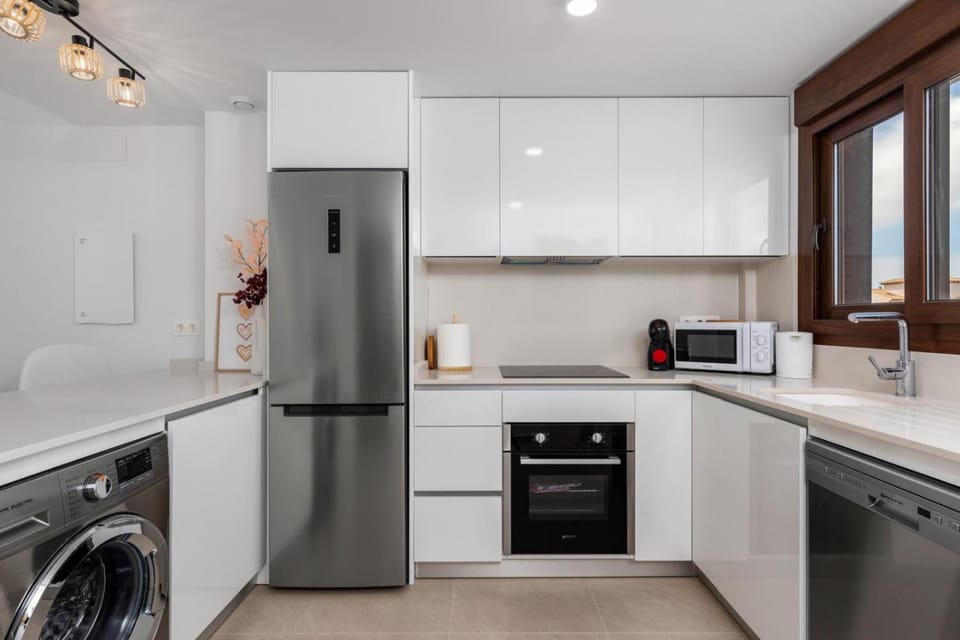 Kitchen or kitchenette, dishwasher, oven, toaster, washing machine