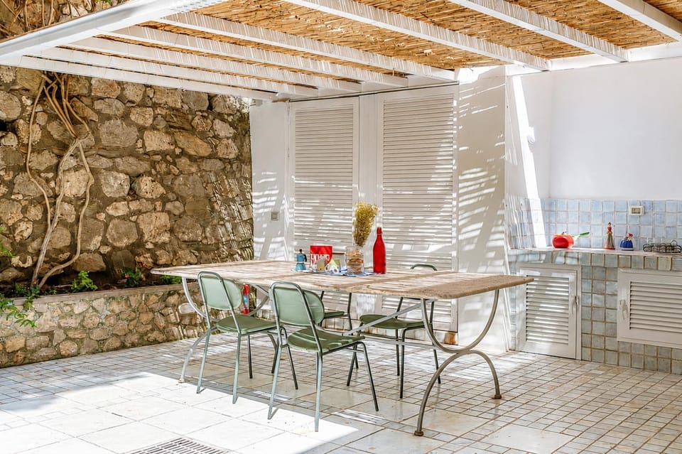 Patio, Kitchen or kitchenette, Seating area, Dining area