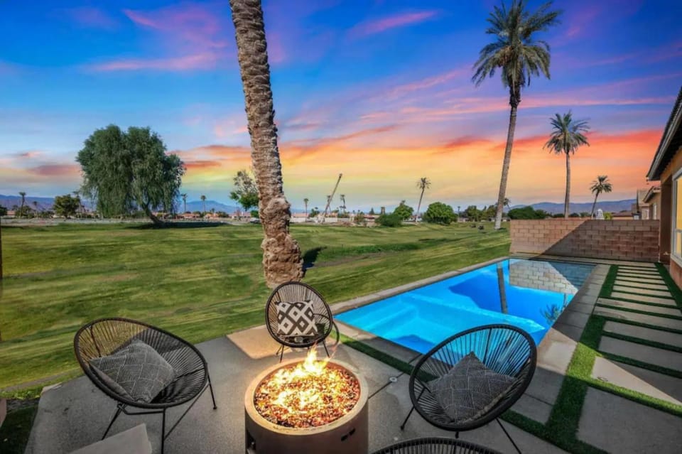 Brand new home Living the dream with golf and sunset views House in Indio