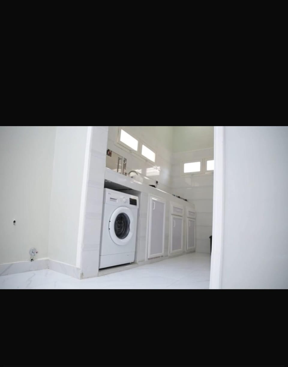 Kitchen or kitchenette, washing machine
