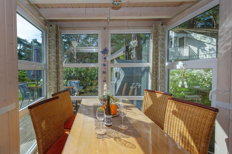 Living room, Dining area, Garden view
