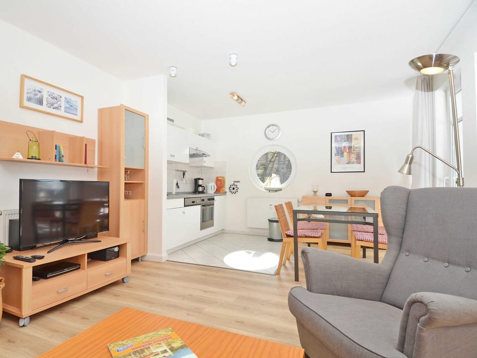 Communal lounge/ TV room, TV and multimedia, Kitchen or kitchenette, Living room, Seating area, Dining area, Evening entertainment