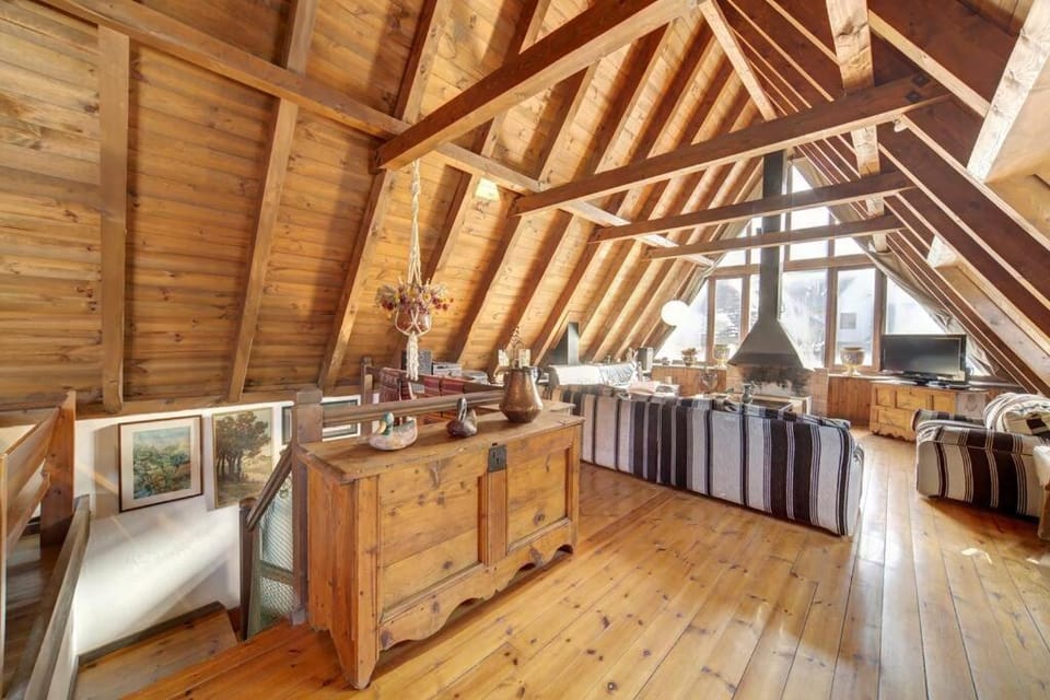 Chalet Aranés Santa María cerca de Baqueira-Beret by Eth Flòc House in Catalonia