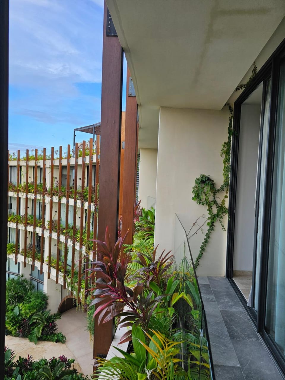 Property building, Spring, Balcony/Terrace, Garden view