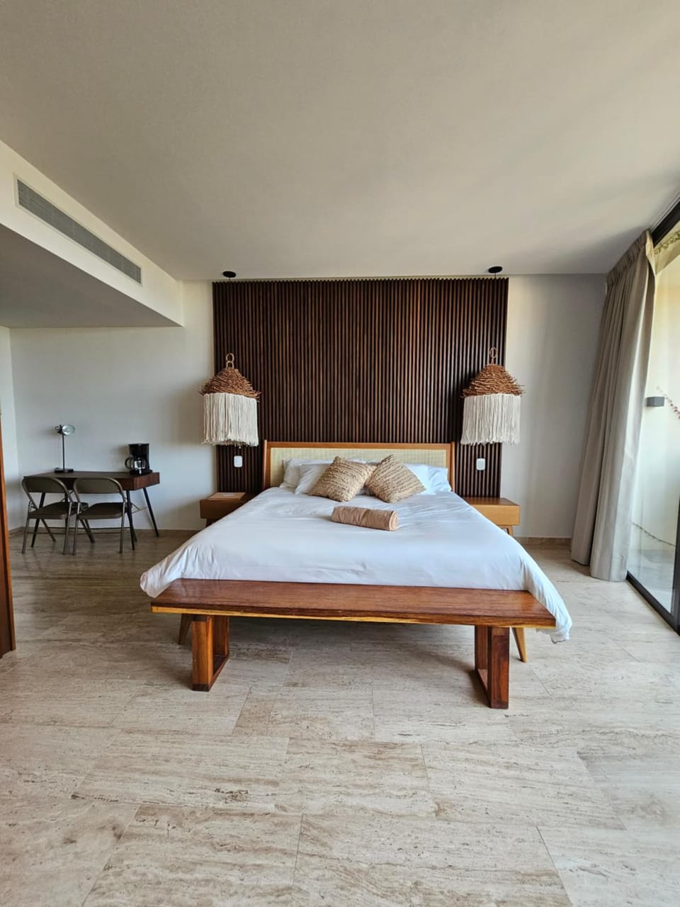 Bed, Photo of the whole room, Seating area, Bedroom, towels, air conditioner
