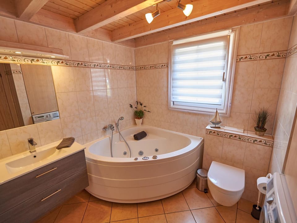 Toilet, Bathroom, Photo of the whole room, Decorative detail, Bath