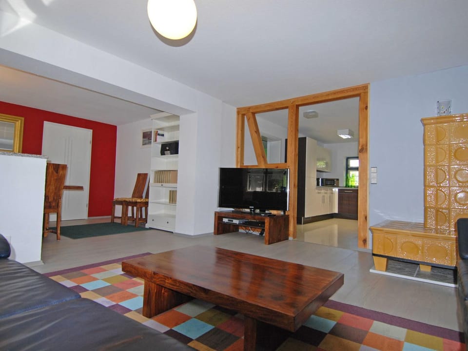 Communal lounge/ TV room, TV and multimedia, Living room, Seating area, Evening entertainment