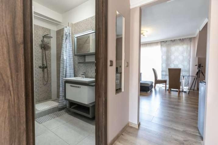 Bathroom, Kitchen or kitchenette