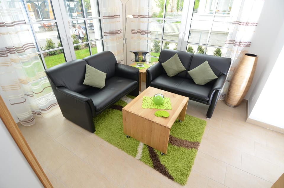Living room, Photo of the whole room
