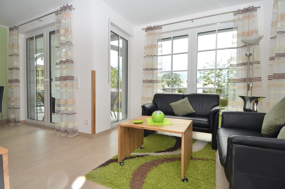 Living room, Photo of the whole room, Seating area