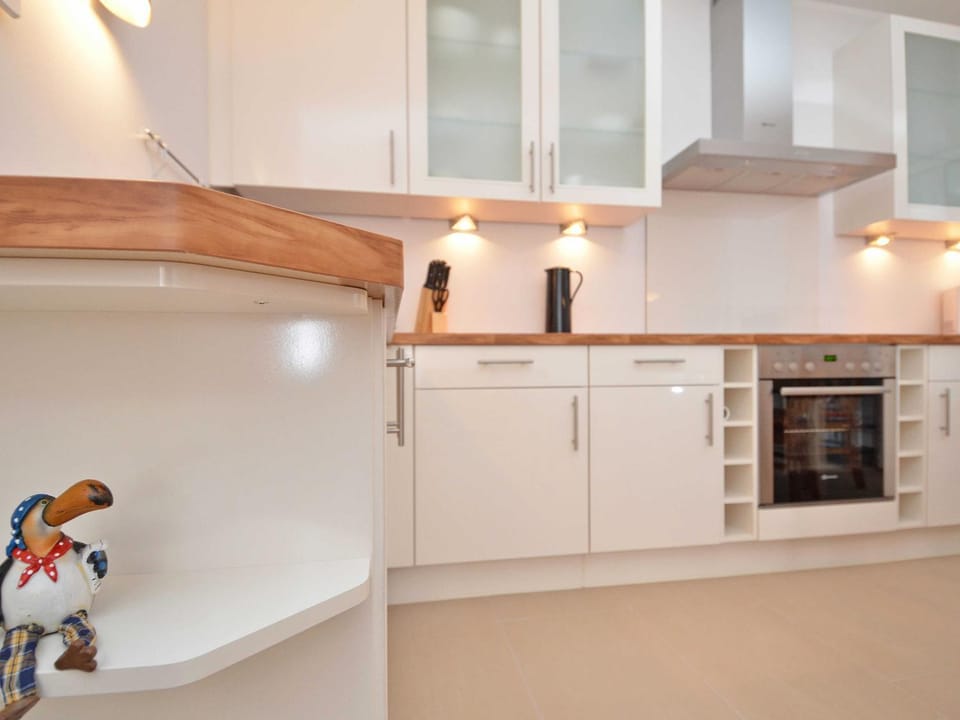 Kitchen or kitchenette, minibar, stove