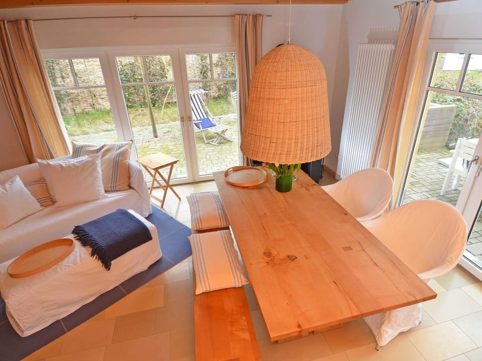 Living room, Photo of the whole room, Seating area, Dining area, Bedroom