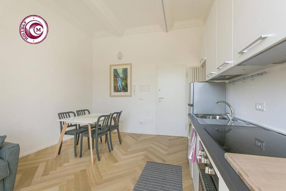 Kitchen or kitchenette, Dining area, stove