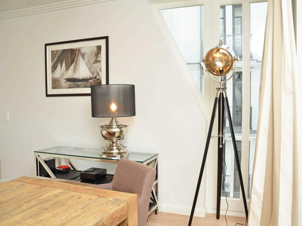 TV and multimedia, Living room, Photo of the whole room, Seating area, hair dresser
