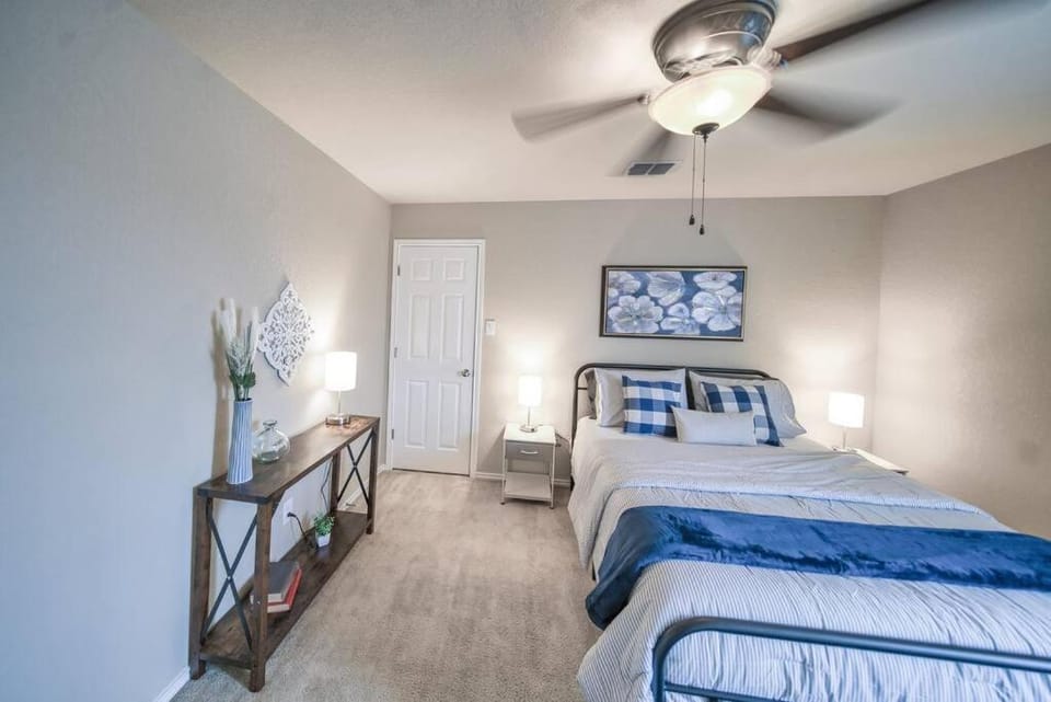 Cozy Home 4 Bedrooms Seaworld Six Flags BMT Cup Lackland Hospital Train Airport San Antonio Texas TX House in Rio Grande