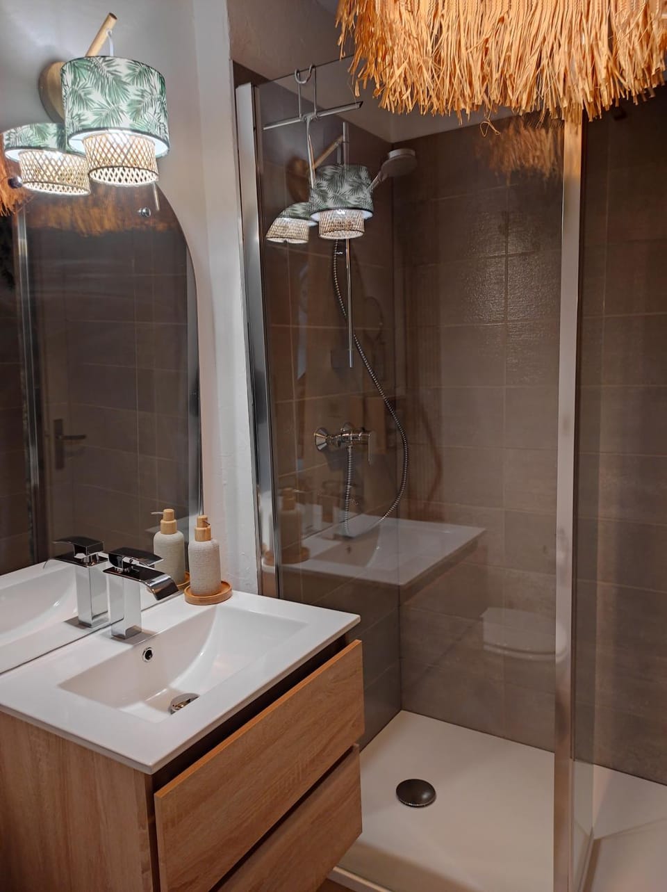 Shower, Bathroom, towels