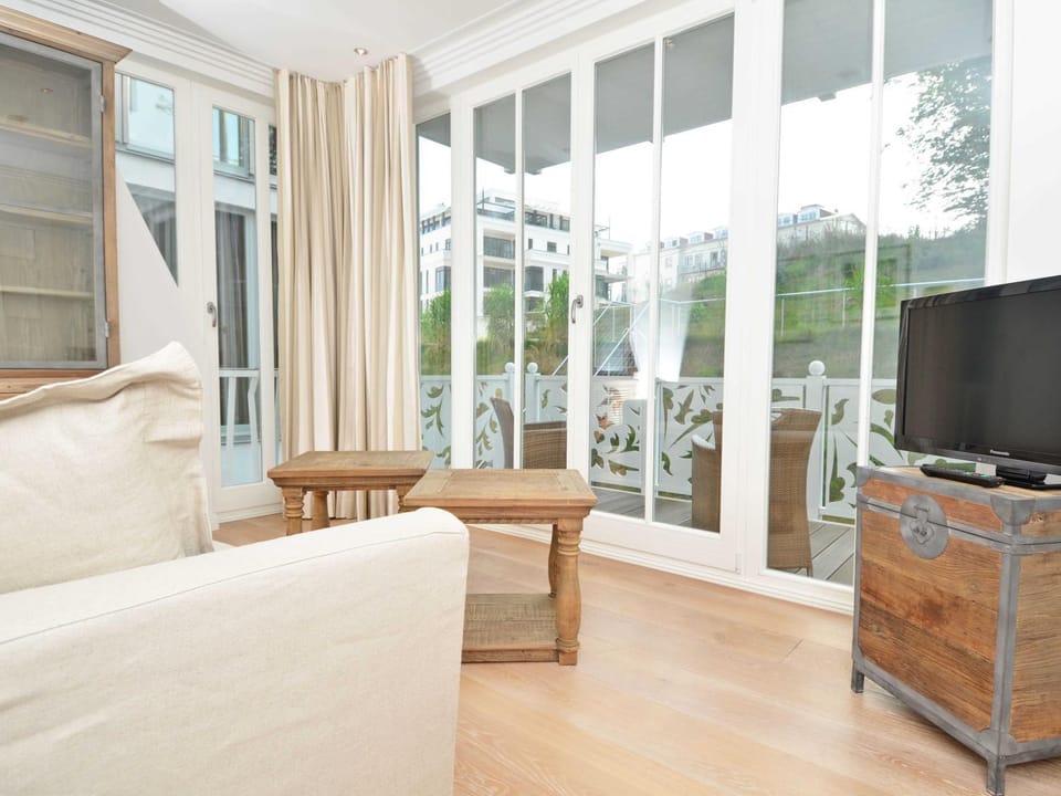 Communal lounge/ TV room, TV and multimedia, Living room, Photo of the whole room, Seating area, Evening entertainment