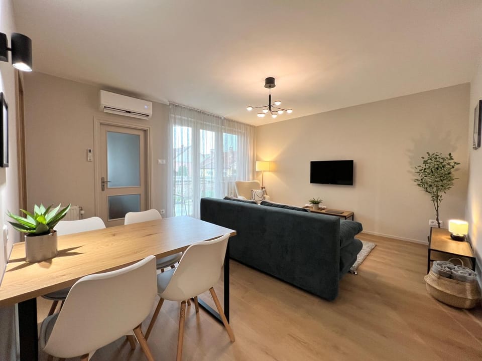 TV and multimedia, Living room, Dining area