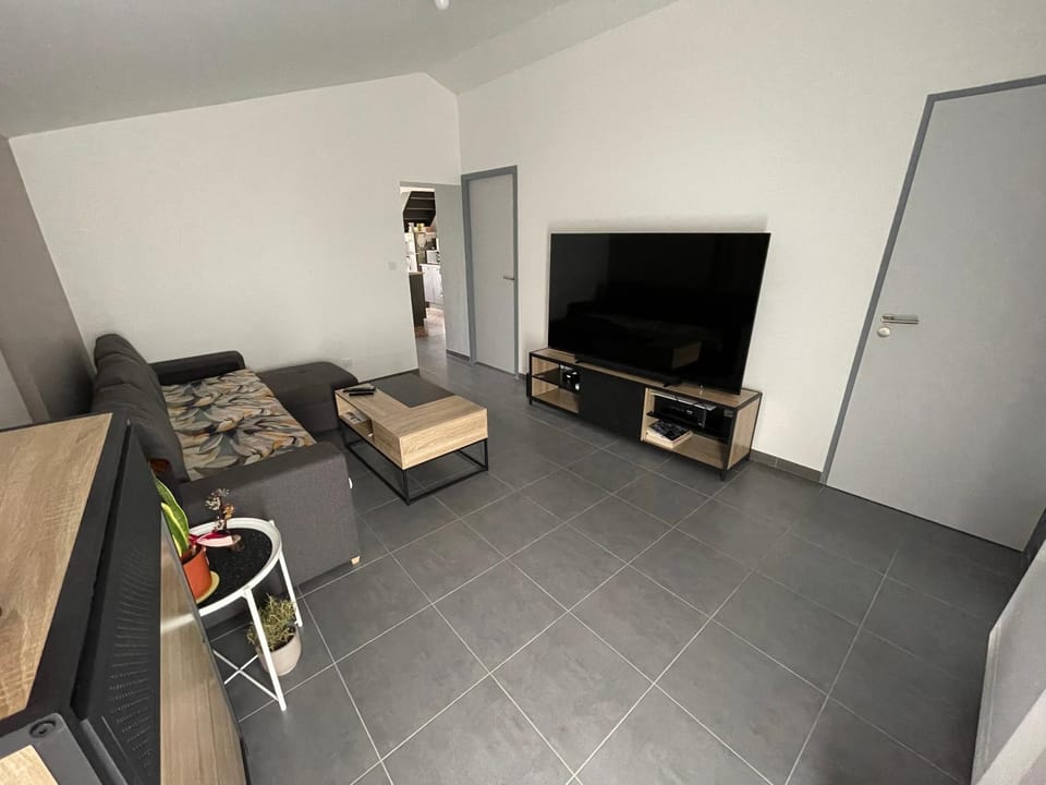 Communal lounge/ TV room, TV and multimedia, Living room
