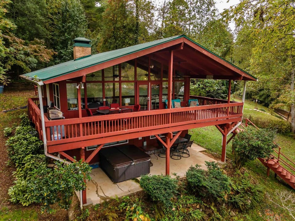 Property building, Patio, Spring, Day, Garden, View (from property/room), Balcony/Terrace, Garden view