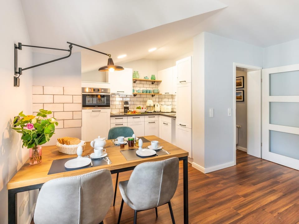 Coffee/tea facilities, Kitchen or kitchenette, Dining area