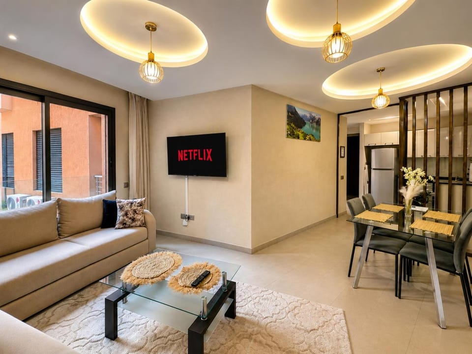 Communal lounge/ TV room, TV and multimedia, Living room, Seating area, Dining area, Evening entertainment, air conditioner