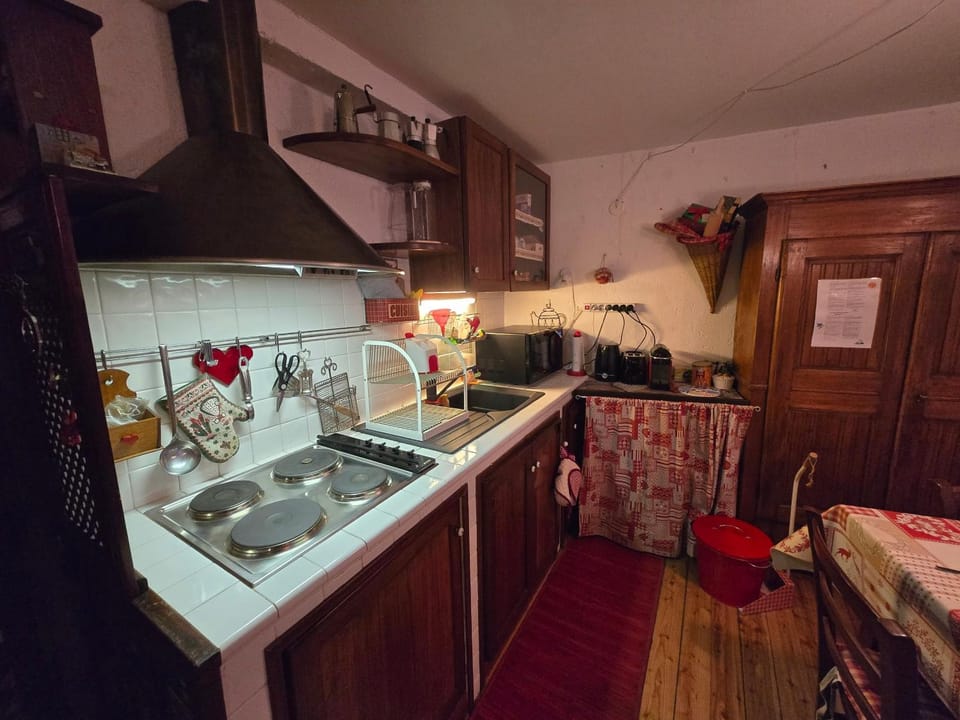 Bel Appartement T2 au coeur de la vieille ville de Briançon dans la cité Vauban, Serre Chevalier Apartment in Briançon
