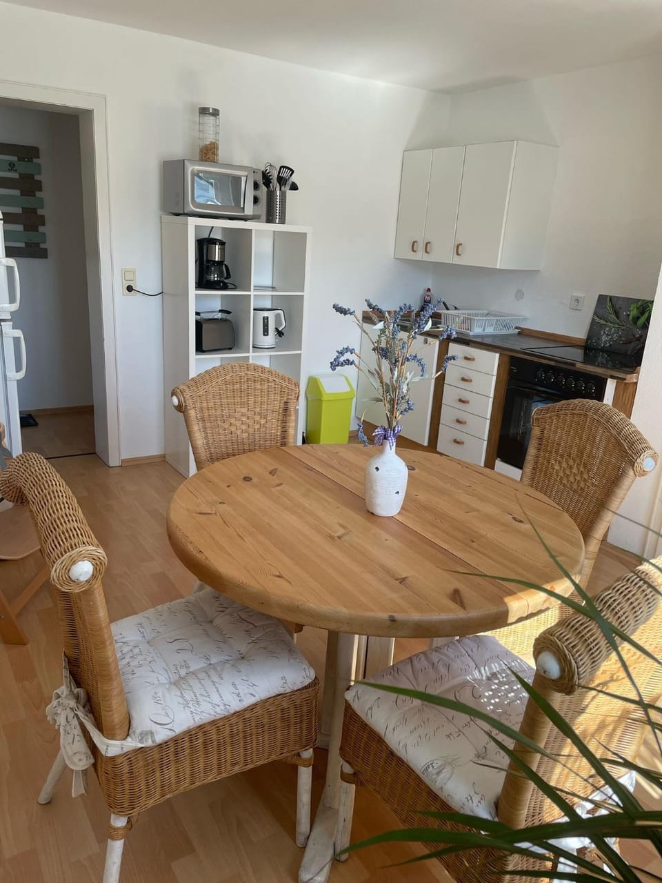 Kitchen or kitchenette, Seating area, Dining area