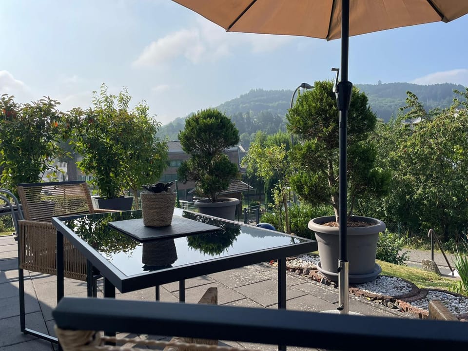 Natural landscape, Garden, Balcony/Terrace, Seating area, Dining area, Garden view, Mountain view