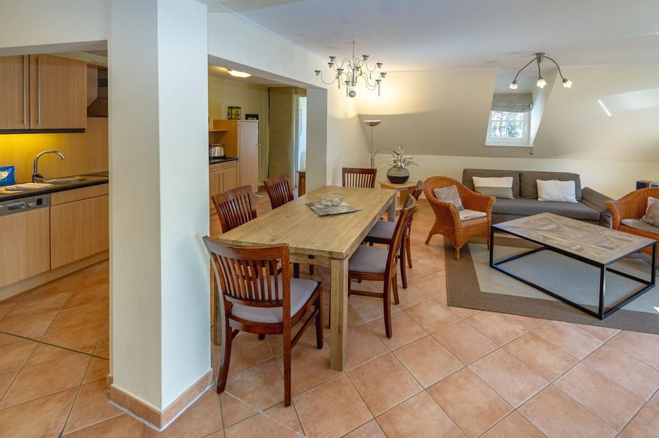 Kitchen or kitchenette, Living room, Seating area, Dining area