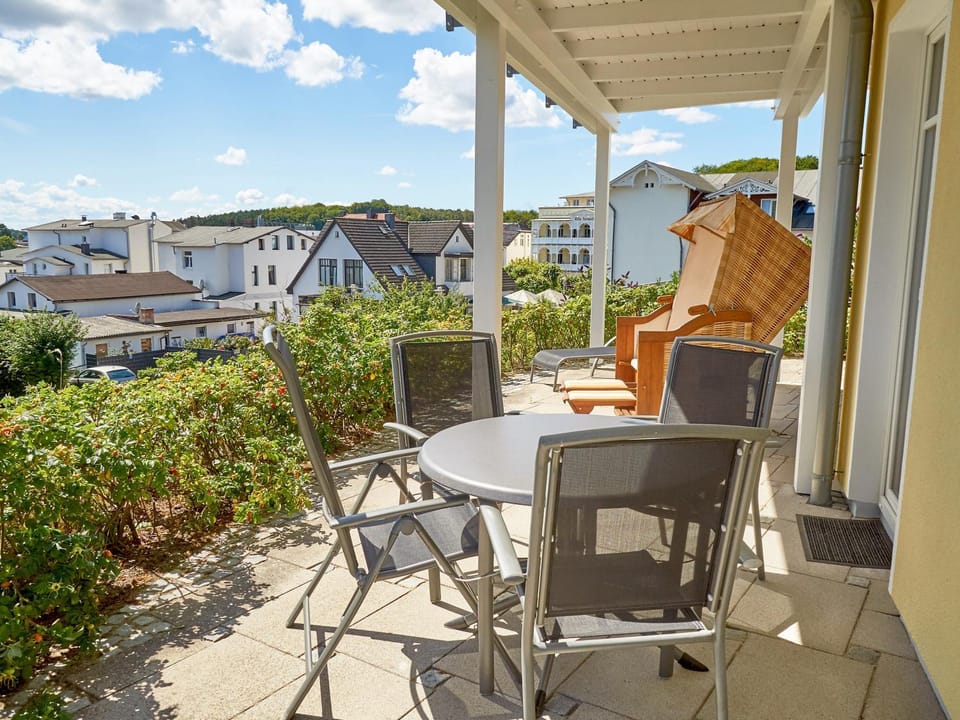 View (from property/room), Balcony/Terrace, Decorative detail