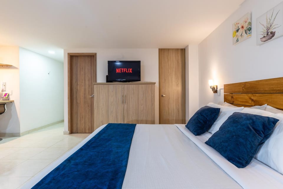 TV and multimedia, Photo of the whole room, Evening entertainment, Bedroom, wardrobe