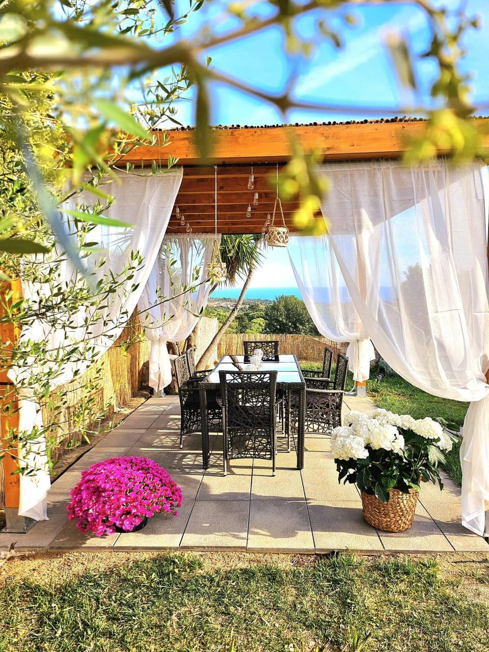 Garden, Garden, Dining area, Garden view, Sea view