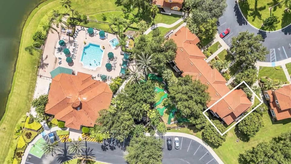 Townhome Perfectly Located Near Clubhouse House in Four Corners