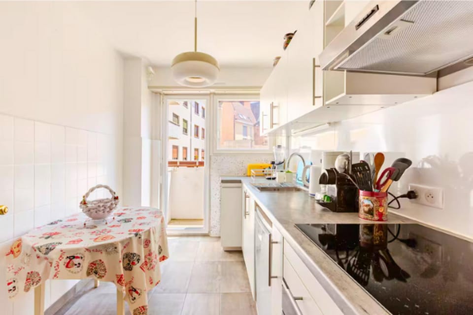 Kitchen or kitchenette, Dining area, dishwasher, oven, pet friendly, stove