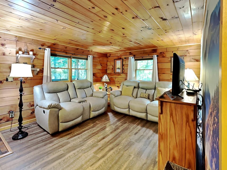 Cozy Cabin Cabin in Deep Creek Lake