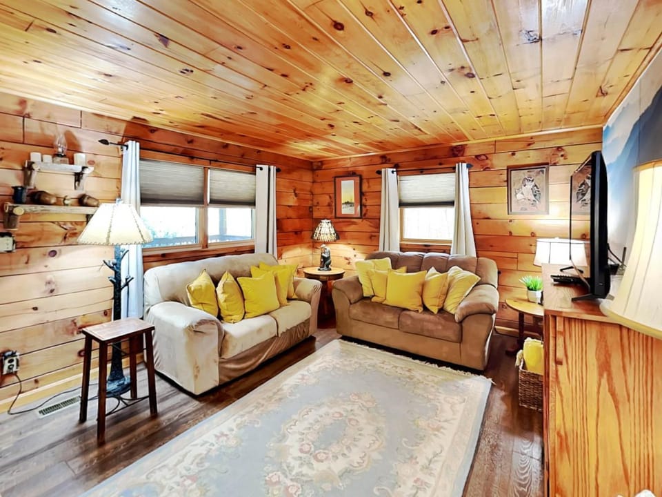 Cozy Cabin Cabin in Deep Creek Lake