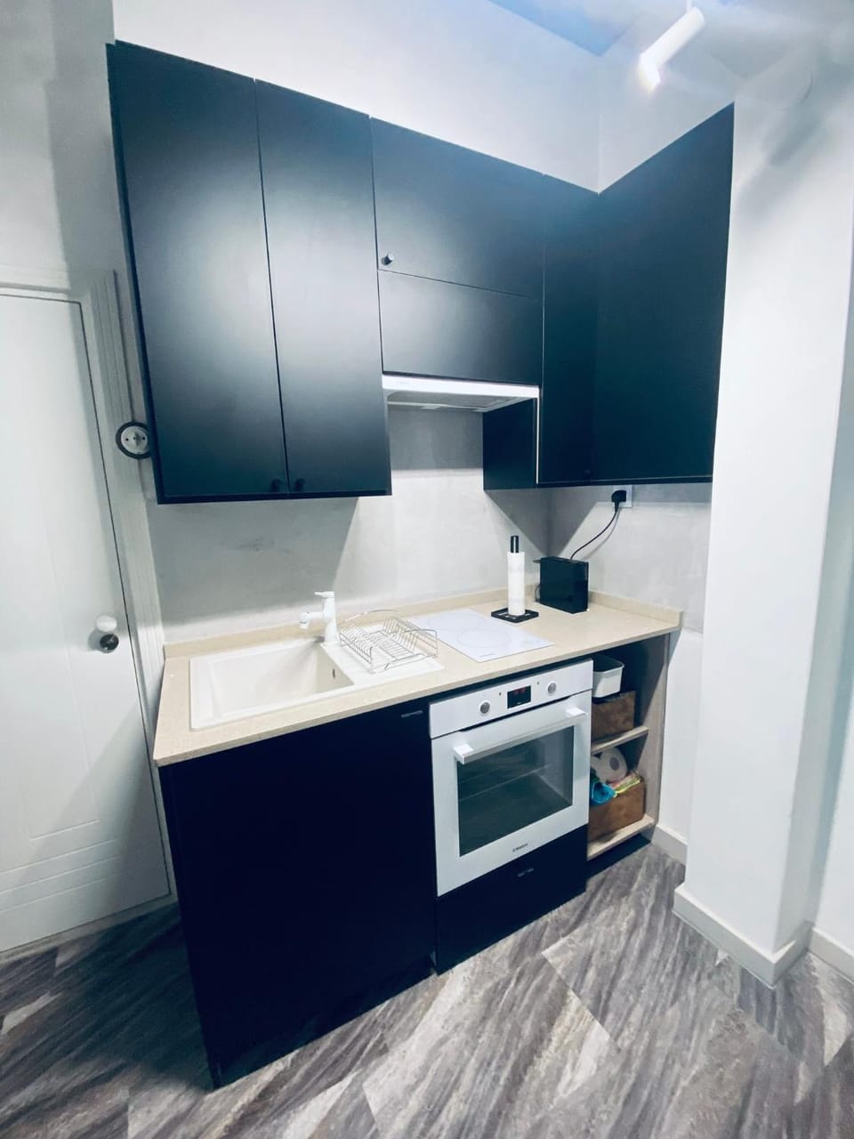 Kitchen or kitchenette, oven