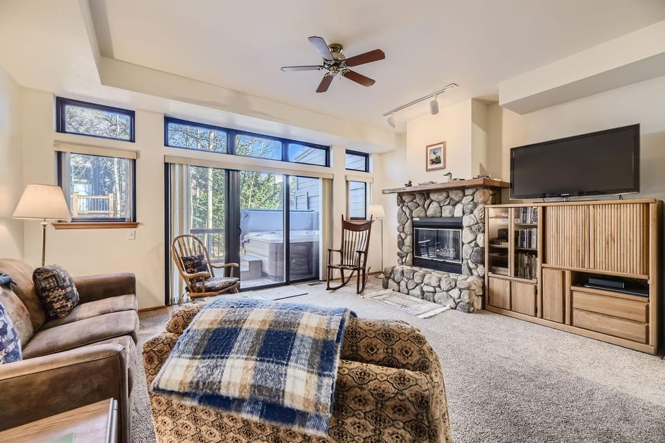 Village Point #212 - Private Hot Tub and Easy Access to Town and Slopes House in Breckenridge