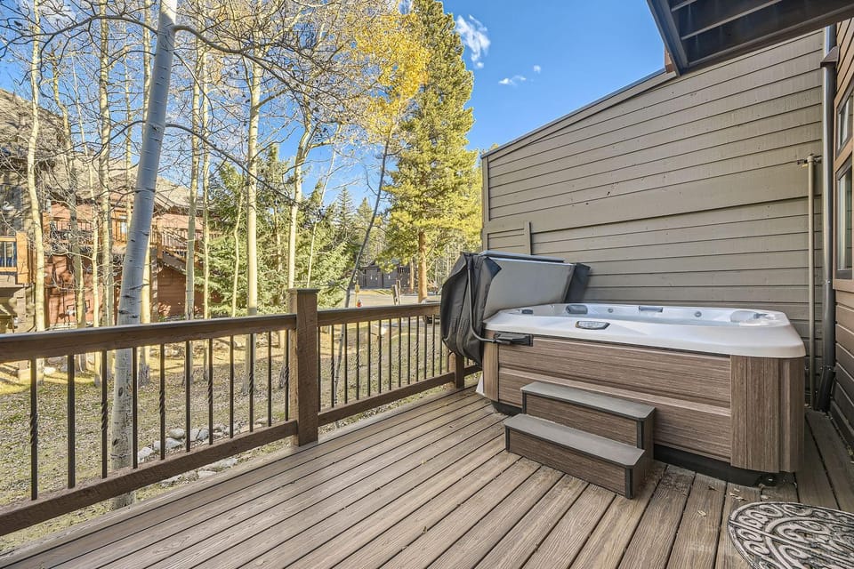Village Point #212 - Private Hot Tub and Easy Access to Town and Slopes House in Breckenridge