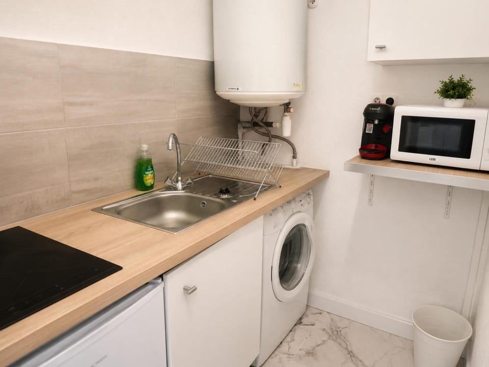 Studio à Nice - Plage, Tram & Parc Phoenix Apartment in Nice