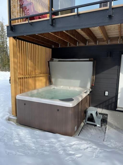 Winter, Hot Tub