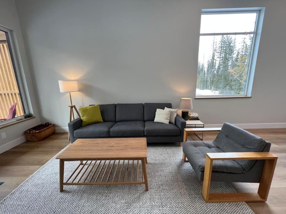 4595 Alpine Way by StayIn Apartment in British Columbia