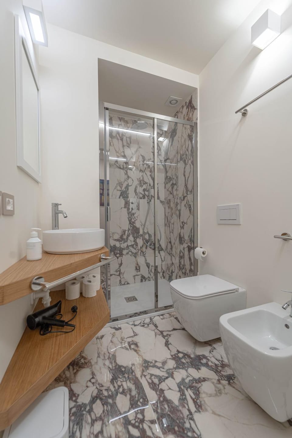 Shower, Toilet, Bathroom, bidet, towels