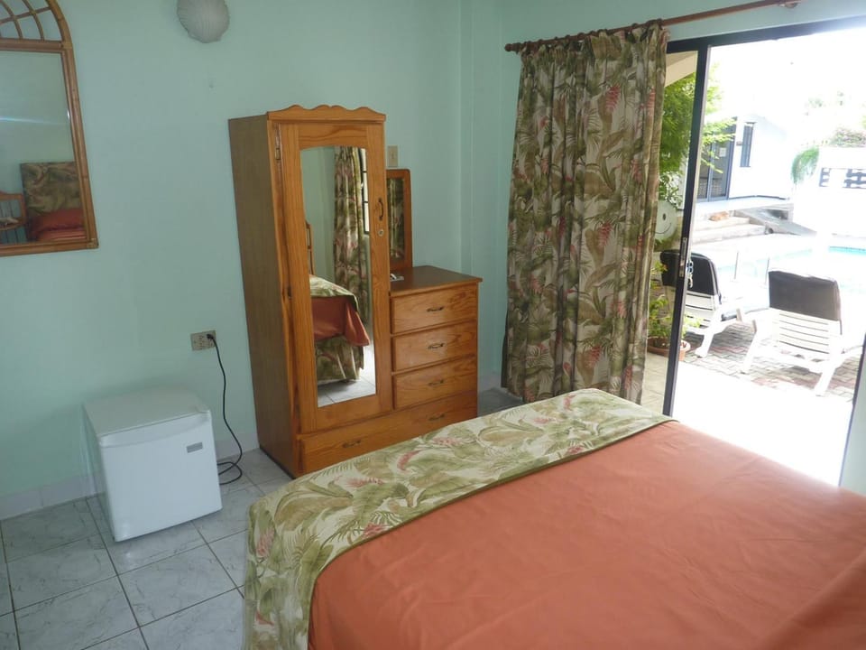 Westgate Hummingbird Inn Bed and Breakfast in Bon Accord