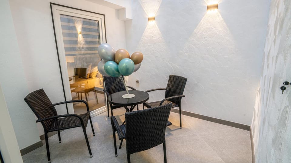 Balcony/Terrace, Living room, Seating area
