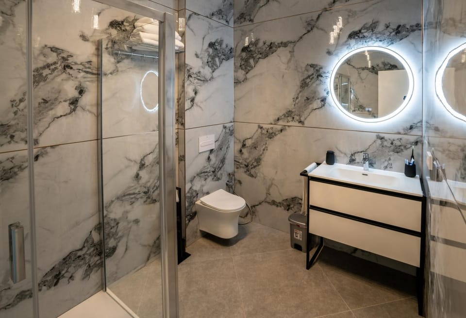 Shower, Toilet, Bathroom, towels